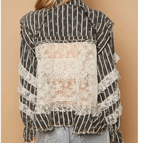 POL Jackets & Blazers - NEW !POL Vintage Women's Black and Cream Lace Jacket